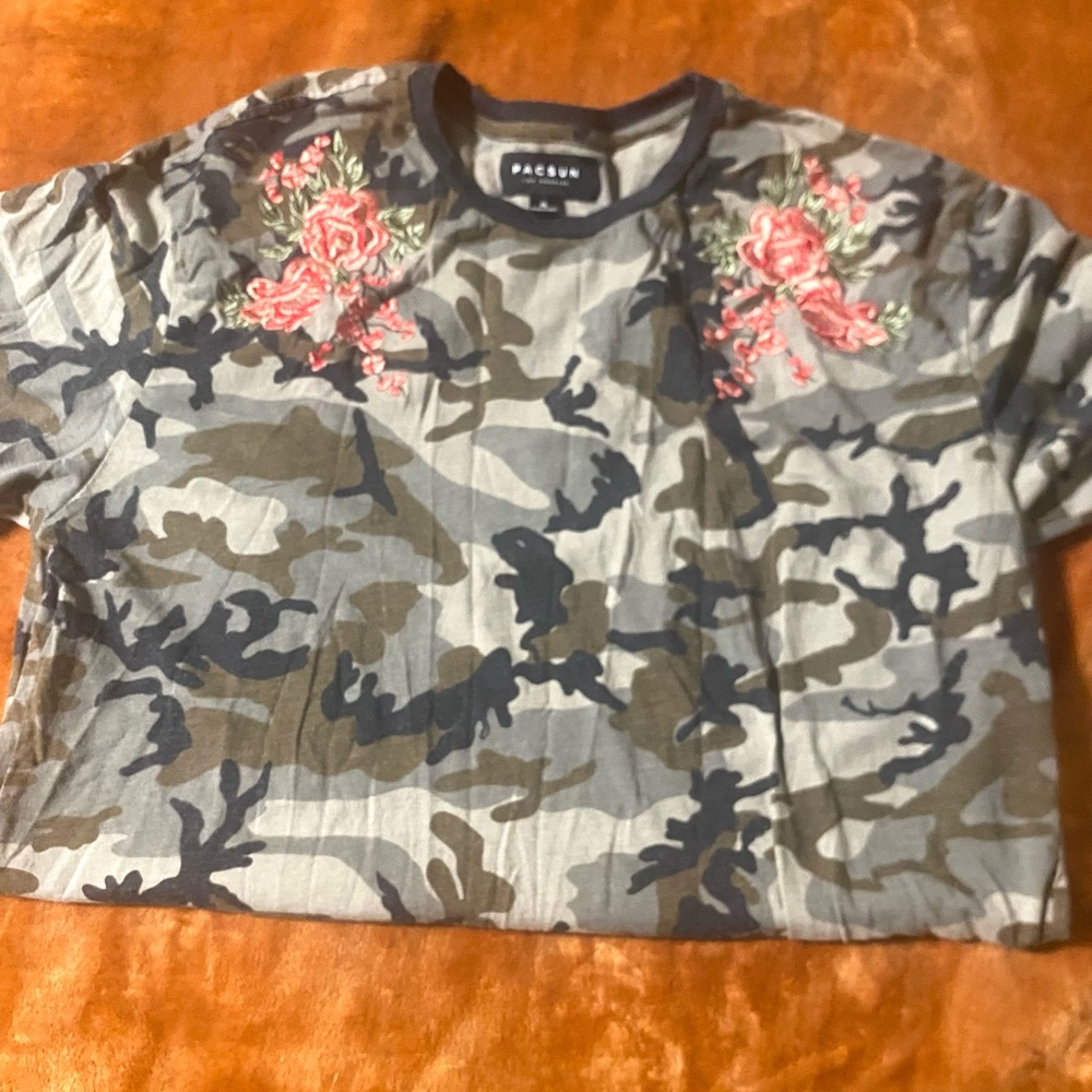 pacsun camo shirt with roses